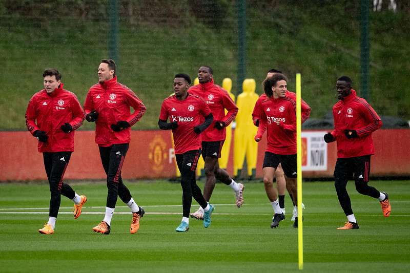  贵州凯里近两百名环卫工人驰援榕江 