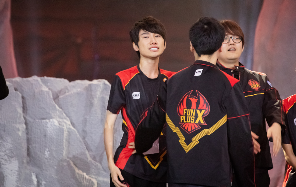  贵州凯里近两百名环卫工人驰援榕江 