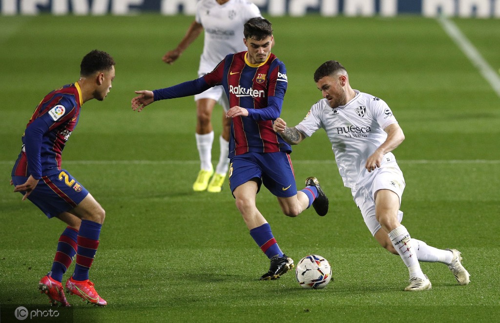 今晨突围战来临，那不勒斯围绕国王杯迎来里程碑，媒体盛赞，赛程密集仍需轮换的简单介绍