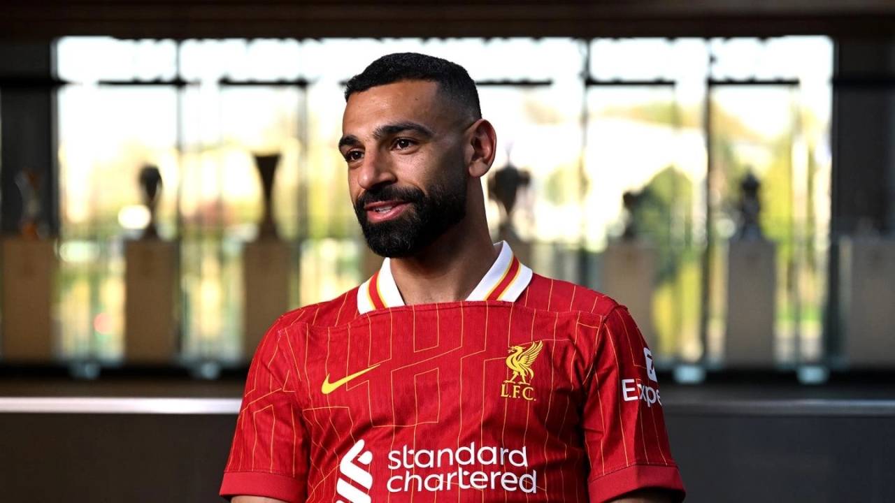  国际比赛日突围战来临，利物浦围绕荷甲官宣签约，震撼外界，阵容厚度经受考验